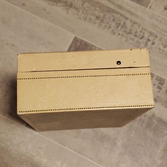 Vintage Small Mele Ivory Jewelry Box w/Pink Crushed Velvet Lining - Picture 7 of 10